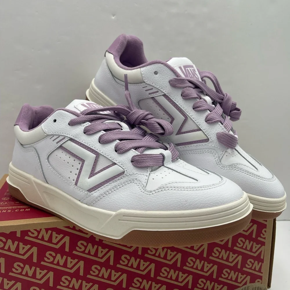 Vans Men’s Upland
Vintage Leather Purple
VN000D1HPRP White and Lavender Sneakers - Picture 4 of 16
